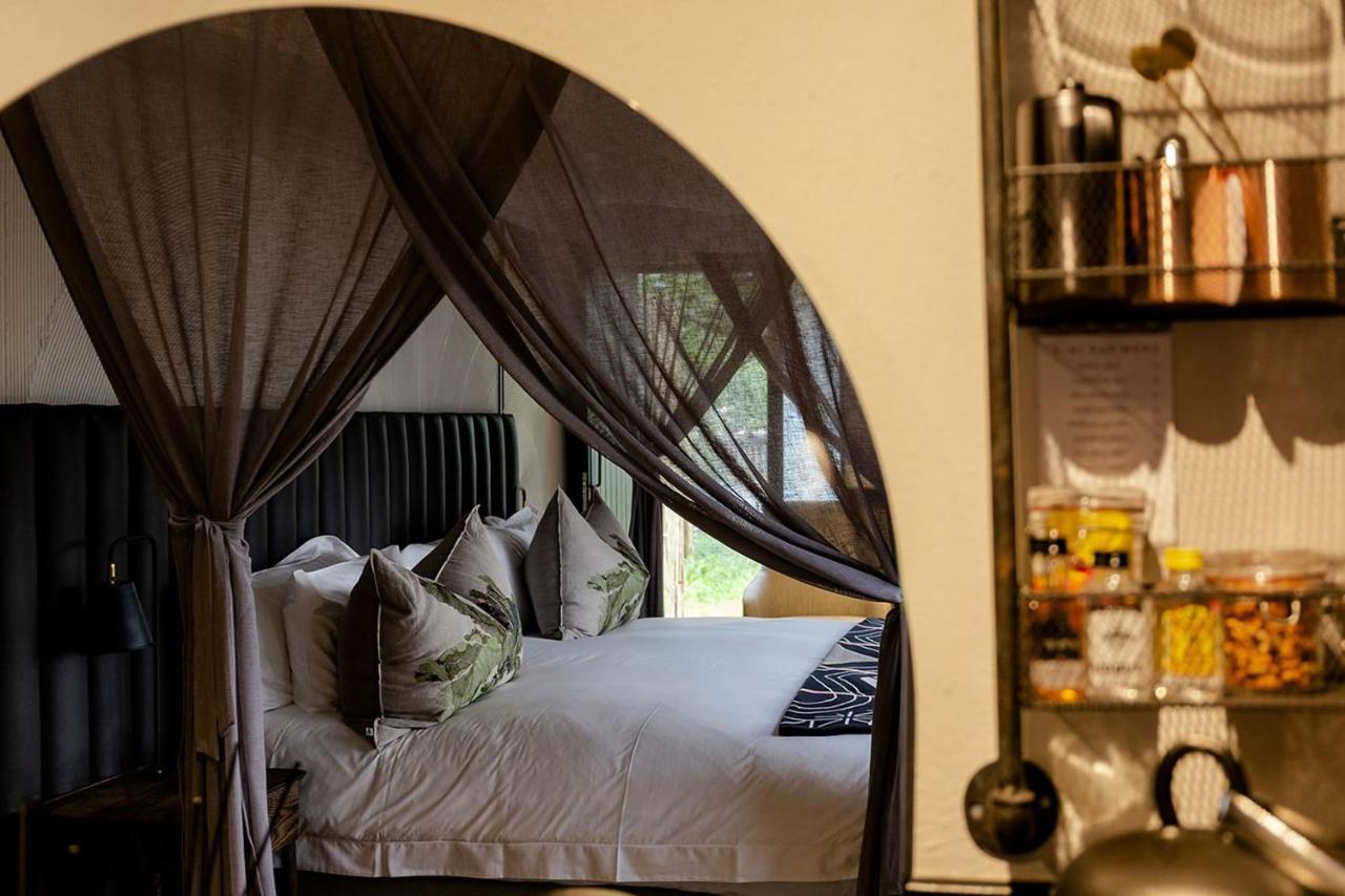 Lodge Kruger Shalati - Train On The Bridge & Garden *