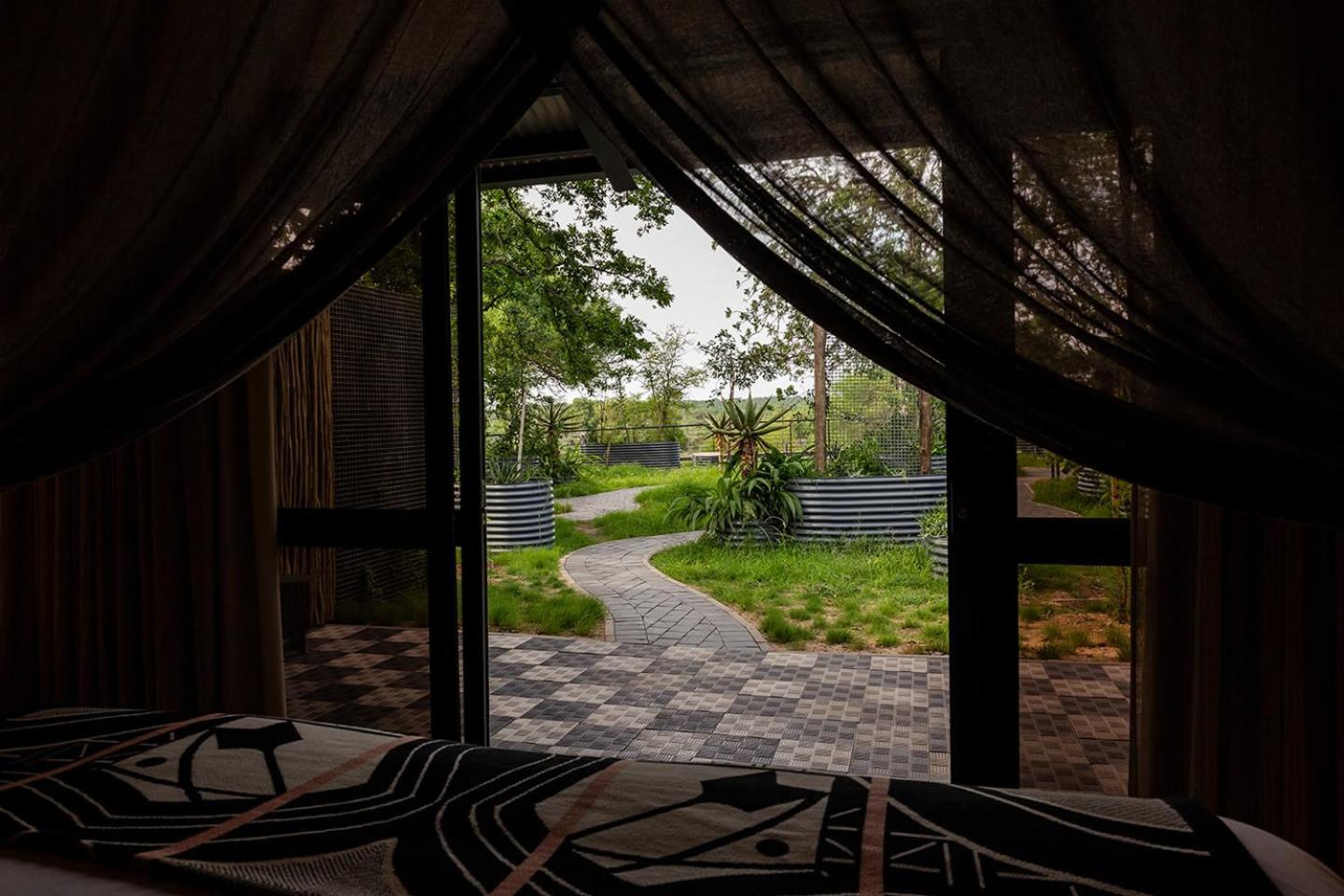 Lodge Kruger Shalati - Train On The Bridge & Garden